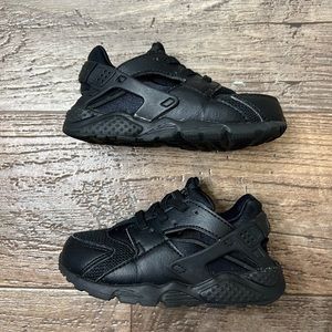 Boy Nike shoes size 8c